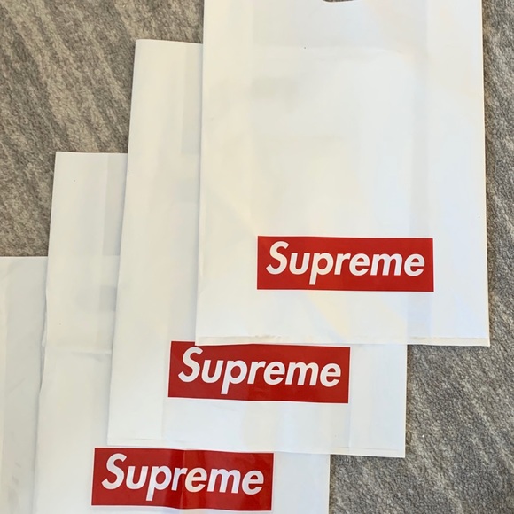 New Authentic Supreme NYC Retail Shopping - Picture 3 of 5